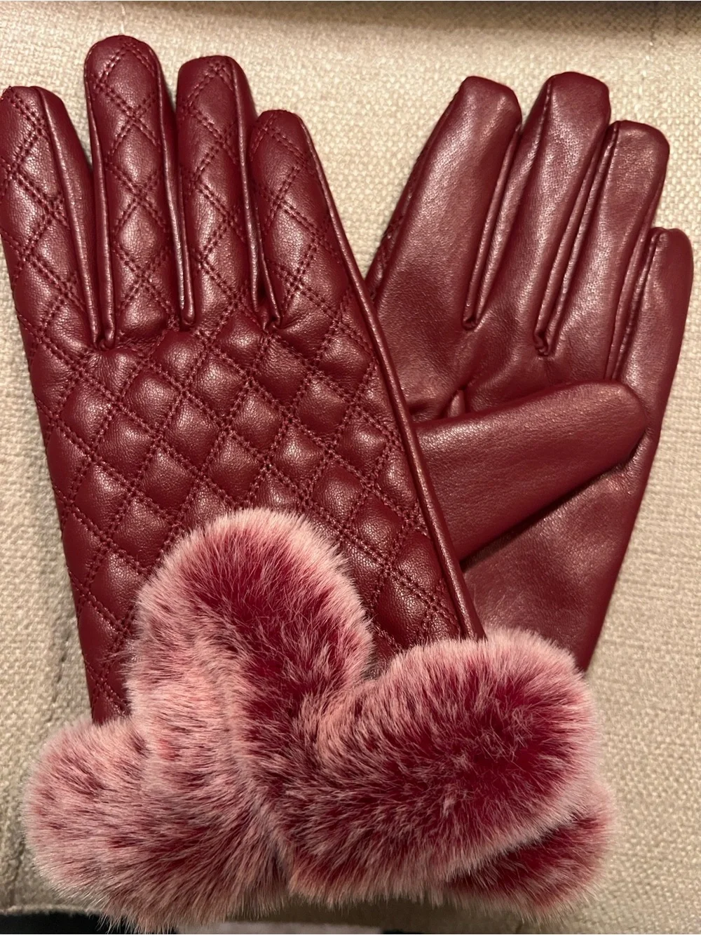 Quilted Vegan Leather Women’s Burgundy Gloves with Faux Fur Cuffs NEW WITH TAGS